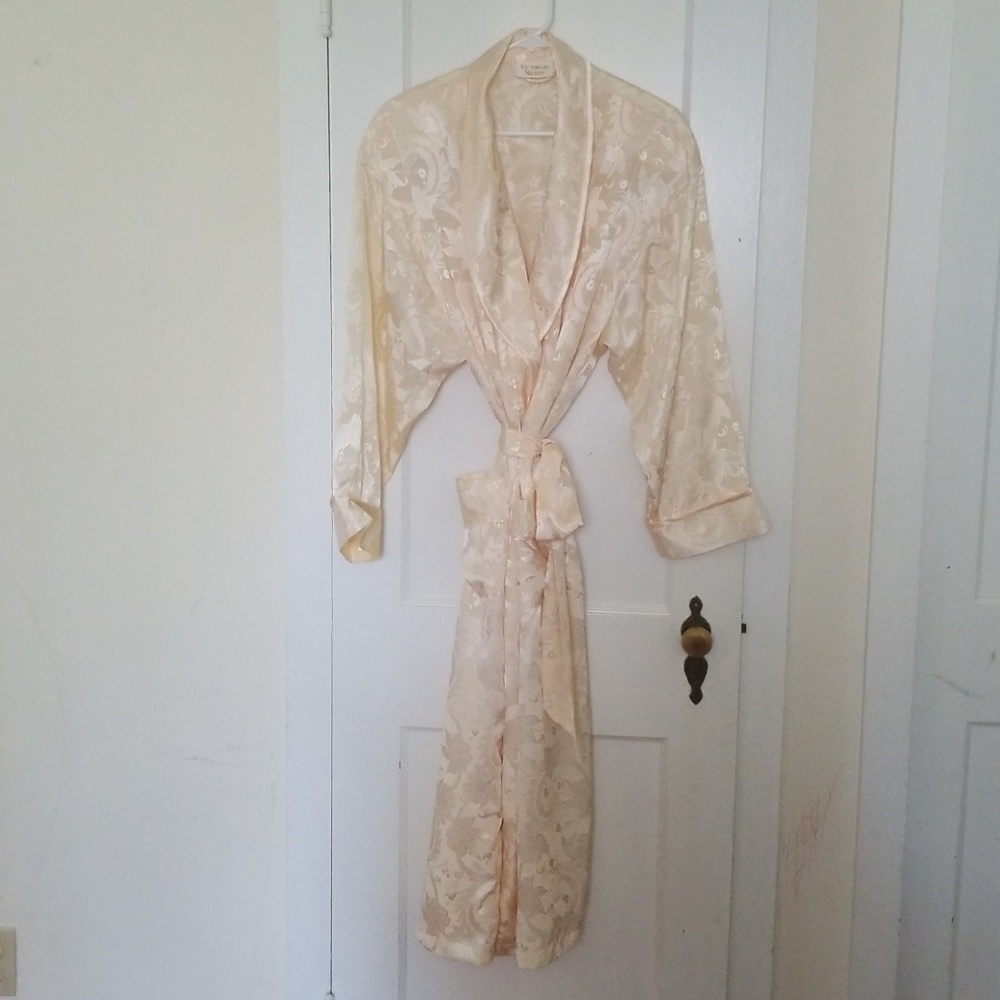Vintage 80's gold label Victoria Secret robe
